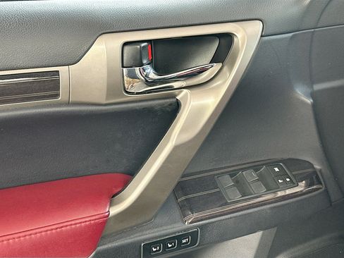 Used 2020 Lexus GX 460 Premium w/ Premium Package image 18