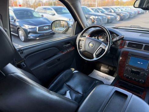 Used 2011 Chevrolet Avalanche LTZ image 16