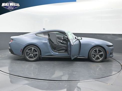 Used 2025 Ford Mustang Coupe image 27