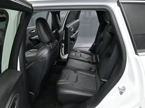 Used 2022 Jeep Cherokee Limited image 27