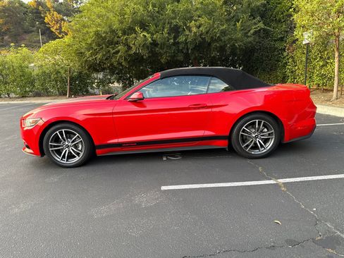 Used 2017 Ford Mustang Premium image 8