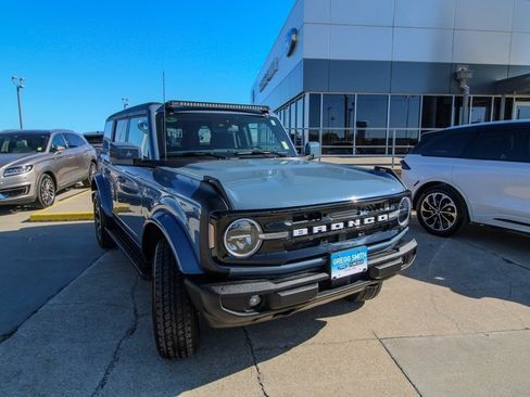 Used 2023 Ford Bronco Outer Banks image 2