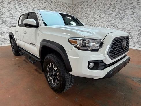 Used 2022 Toyota Tacoma TRD Off-Road AWD/4WD image 7