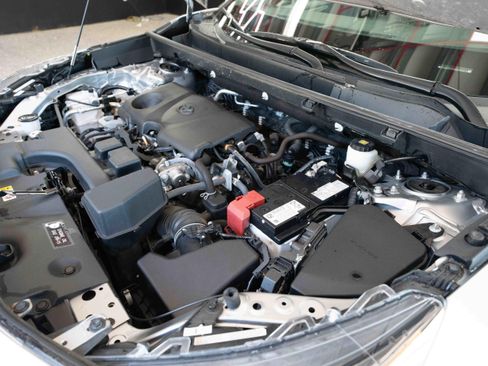 Used 2024 Toyota RAV4 XLE FWD image 33