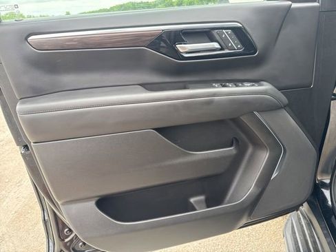 Used 2025 Chevrolet Tahoe LT AWD/4WD image 19
