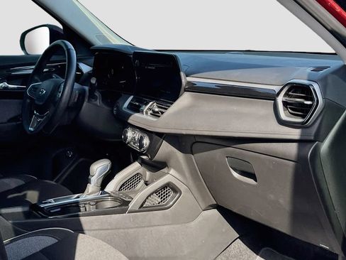 Used 2025 Chevrolet TrailBlazer LT w/ Convenience Package FWD image 27