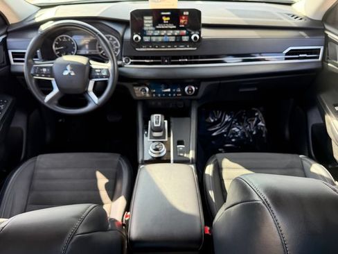 Used 2024 Mitsubishi Outlander SE FWD image 23