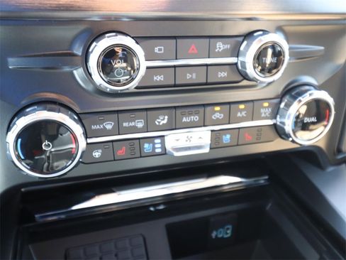 New 2026 Ford F250 Lariat w/ Lariat Ultimate Package image 18