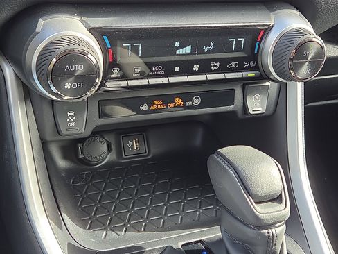 Used 2024 Toyota RAV4 XLE image 19