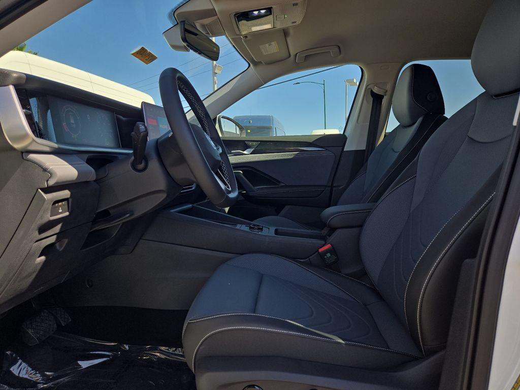Certified 2025 Volkswagen Tiguan SE FWD image 19