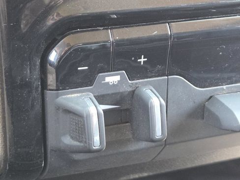 Used 2024 RAM 2500 Laramie AWD/4WD image 9