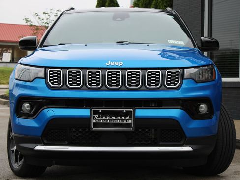 Used 2024 Jeep Compass Limited AWD/4WD image 3