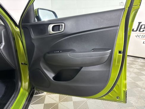 Used 2023 Hyundai Venue SEL FWD image 25