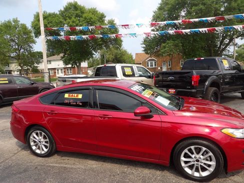 Used 2020 Ford Fusion SE FWD image 4