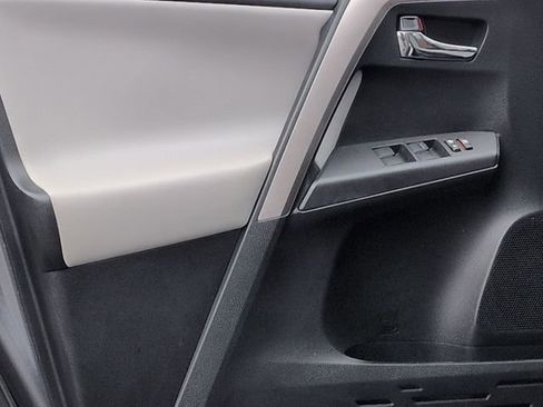 Used 2018 Toyota RAV4 XLE w/ Convenience Package image 15