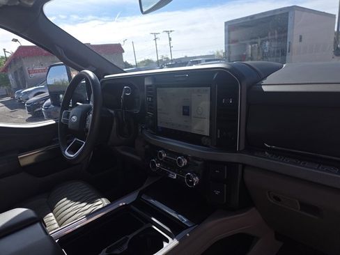Used 2026 Ford F250 Platinum w/ Platinum Plus Package image 6