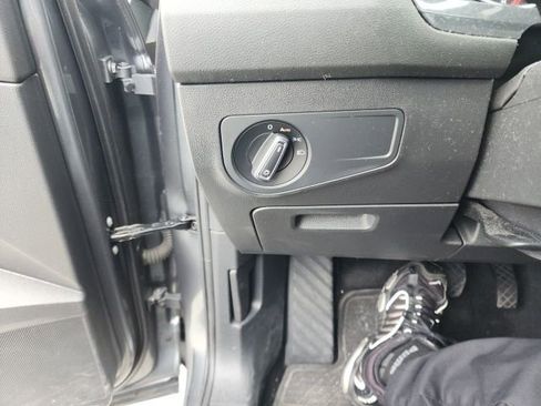 Used 2020 Volkswagen Tiguan SE w/ Panoramic Sunroof Package image 25