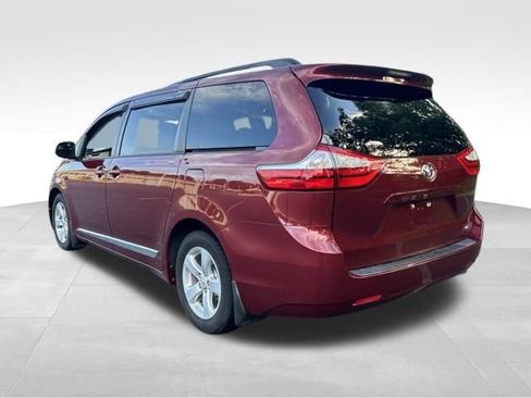 Used 2015 Toyota Sienna LE FWD image 3