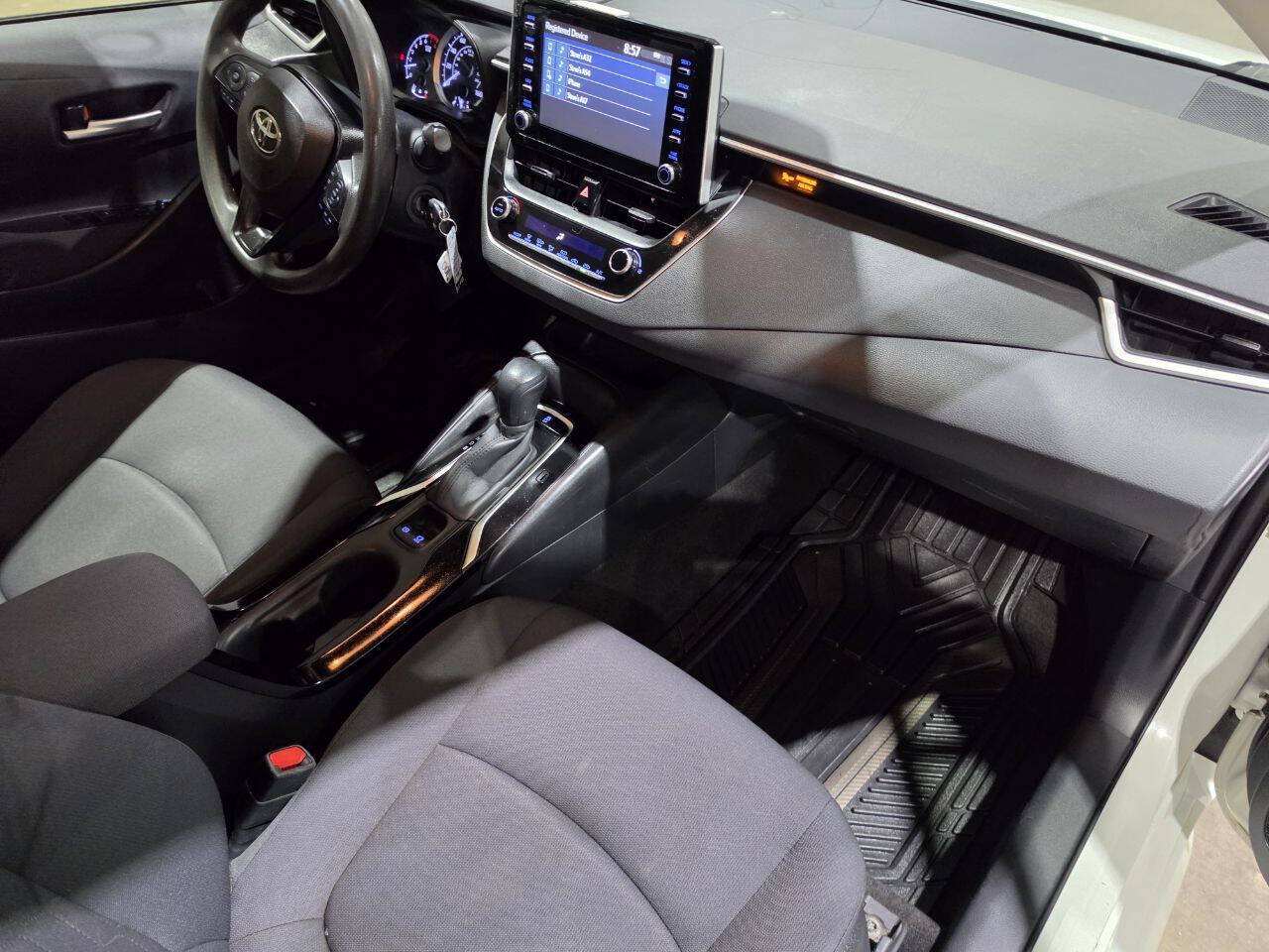 Used 2020 Toyota Corolla LE FWD image 35
