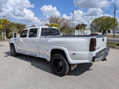 Used 2006 Chevrolet Silverado 3500 LT w/ Onstar Plus Package AWD/4WD image 6