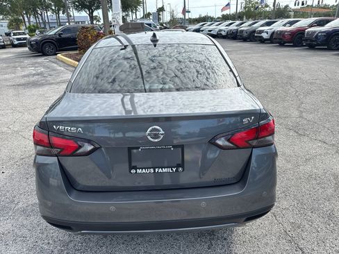 Certified 2021 Nissan Versa SV FWD image 11