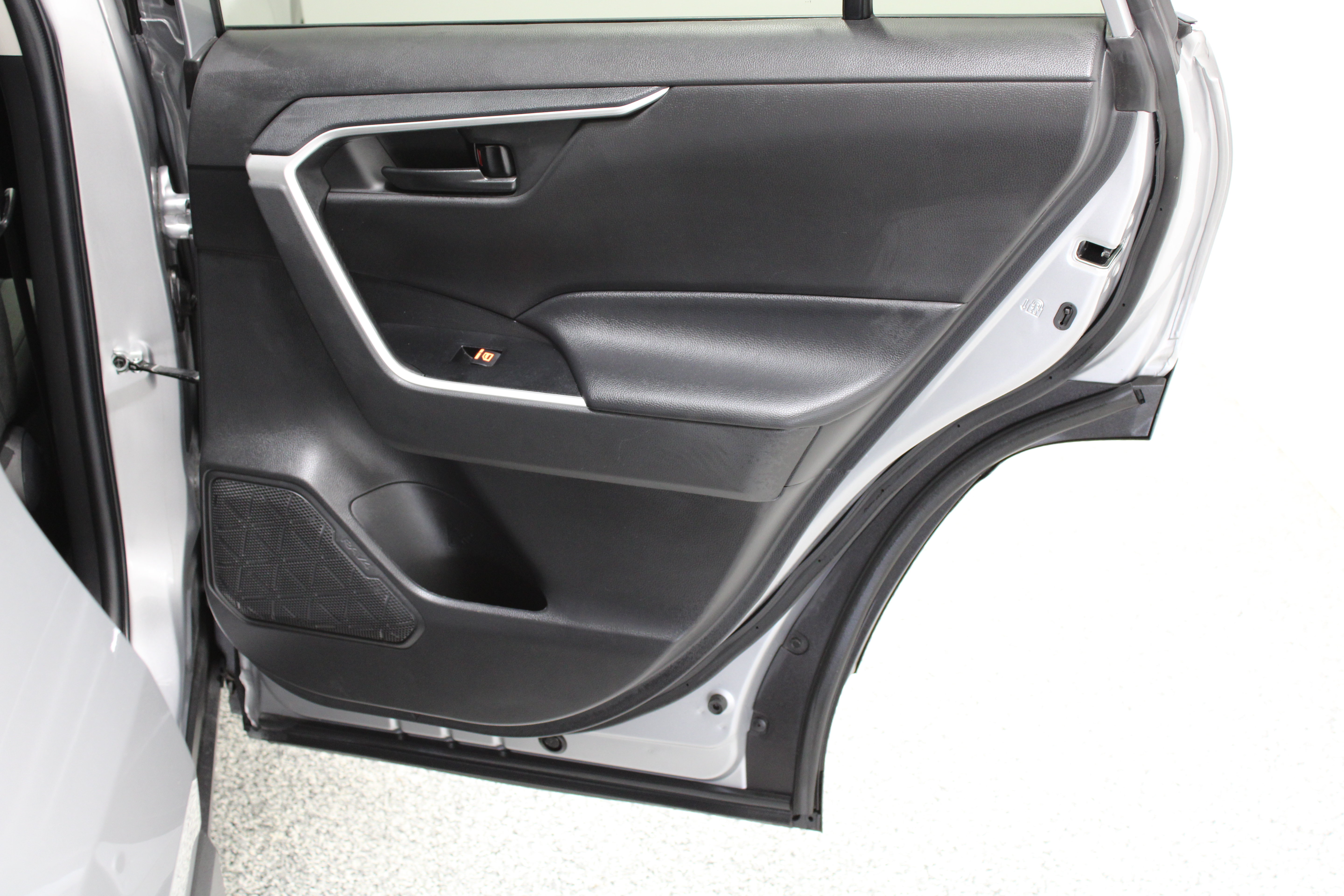 Used 2021 Toyota RAV4 LE FWD image 24