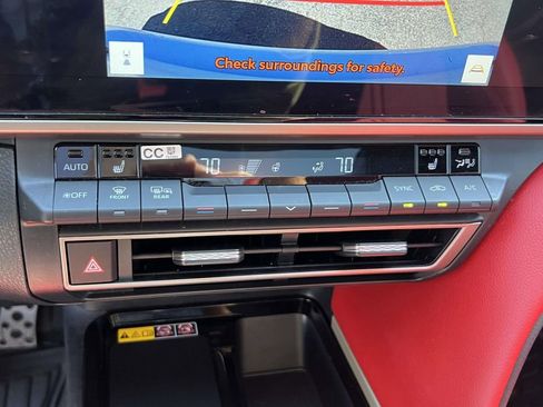 Used 2025 Toyota Camry LE image 31