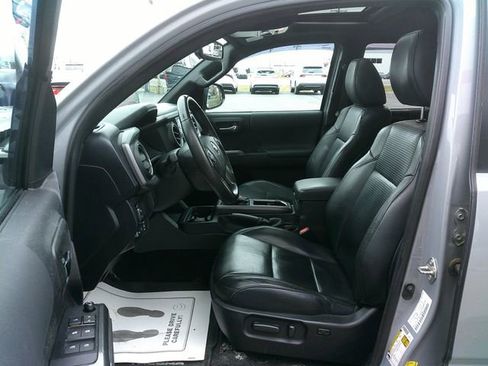 Used 2021 Toyota Tacoma TRD Sport w/ TRD Premium Sport Package AWD/4WD image 26