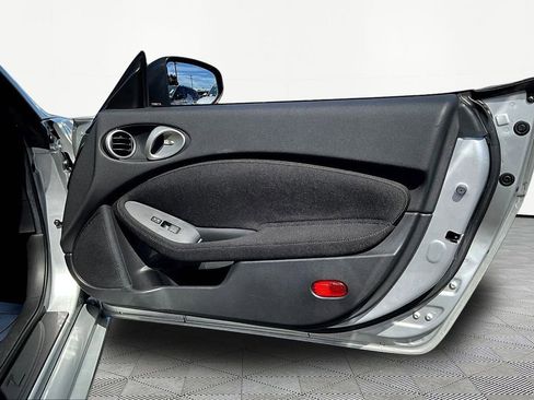 Used 2014 Nissan 370Z Coupe image 21