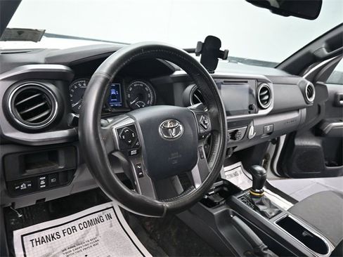 Used 2019 Toyota Tacoma TRD Off-Road image 12