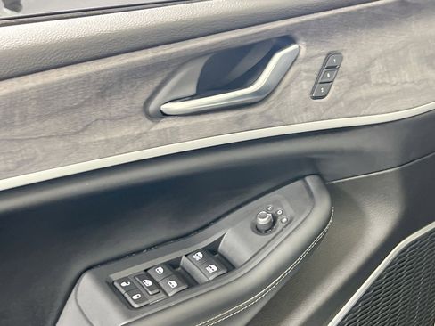 Used 2022 Jeep Grand Cherokee Limited image 18