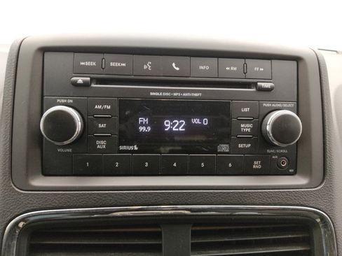 Used 2016 Dodge Grand Caravan SE image 25