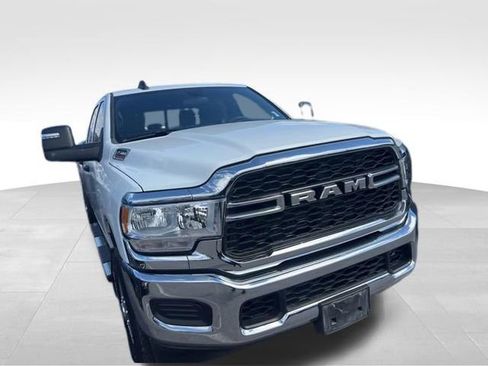 Used 2024 RAM 2500 Tradesman w/ Chrome Appearance Group AWD/4WD image 5