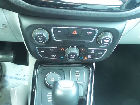 Used 2018 Jeep Compass Limited w/ Navigation Group image 22