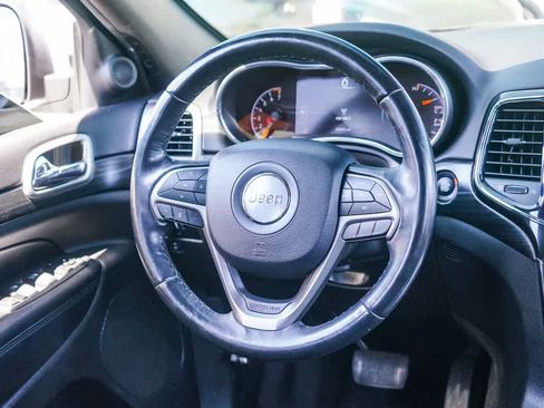 Used 2019 Jeep Grand Cherokee Altitude RWD image 14