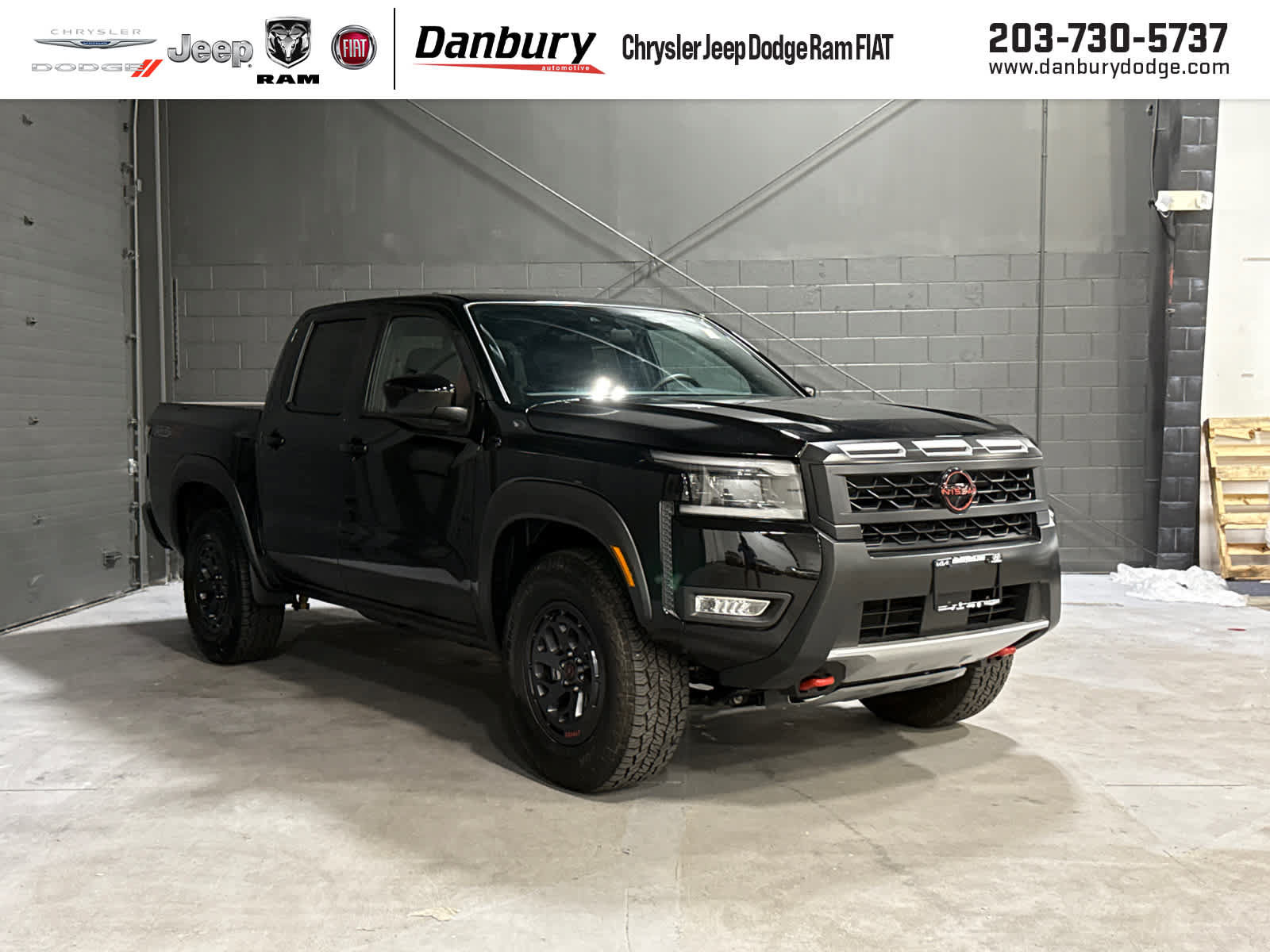 Used 2026 Nissan Frontier PRO-4X AWD/4WD image 1