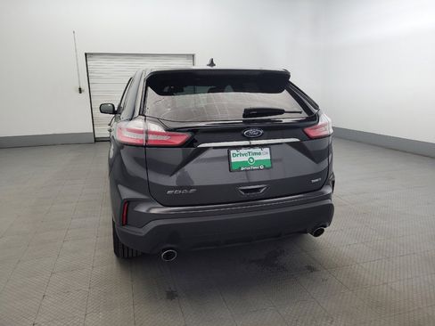 Used 2020 Ford Edge SE image 6