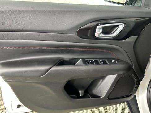 Used 2025 Jeep Compass Trailhawk AWD/4WD image 11
