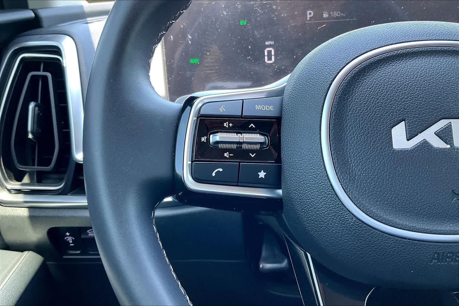 Certified 2025 Kia Sorento EX AWD/4WD image 23