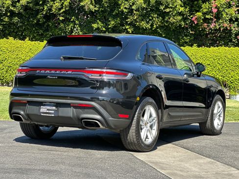 Certified 2025 Porsche Macan AWD/4WD image 8