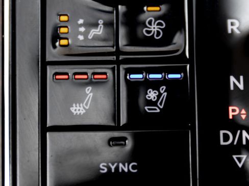 Used 2021 Bentley Flying Spur W12 image 15