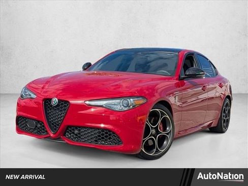 Used 2023 Alfa Romeo Giulia Veloce image 1