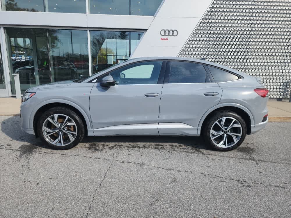 Used 2024 Audi Q4 e-tron Prestige AWD/4WD image 2