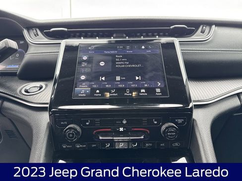 Used 2023 Jeep Grand Cherokee Laredo AWD/4WD image 21