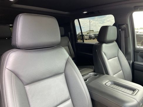 Used 2024 Chevrolet Suburban Z71 w/ Luxury Package AWD/4WD image 43