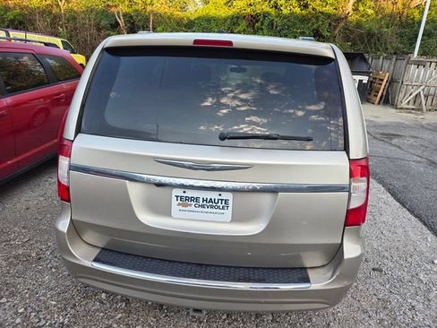 Used 2016 Chrysler Town & Country Touring w/ Driver Convenience Group FWD image 6