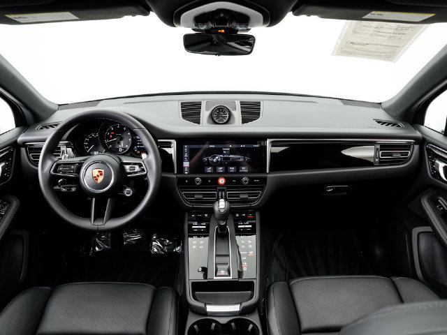 Certified 2026 Porsche Macan AWD/4WD image 21