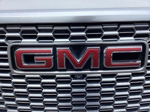 Used 2021 GMC Yukon XL Denali w/ Denali Premium Package AWD/4WD image 45