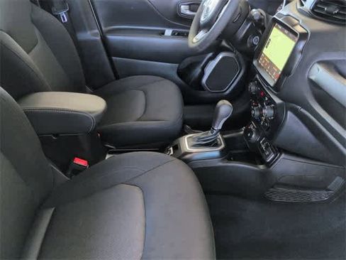 Used 2023 Jeep Renegade Latitude image 22