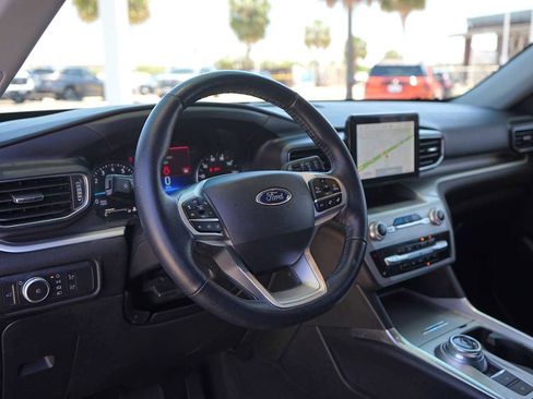 Used 2022 Ford Explorer XLT w/ Equipment Group 202A RWD image 2